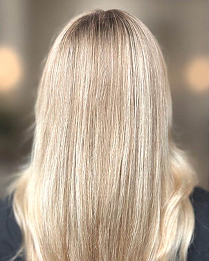 Lys blond med blank, glat længde